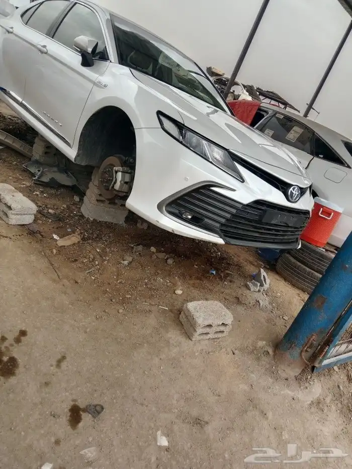 تشليح لبيع قطع غيار كامري هايبرد موديل 2024 5