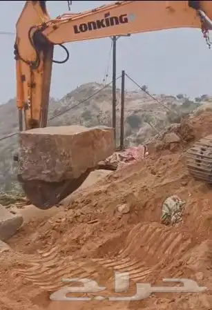 بكلين لبناء الثمايل وقص الاراضي وهدم العمائر القديمه 1