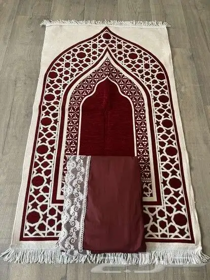 اطقم صلاه مع مصاحف مطرزه بالاسماء 7