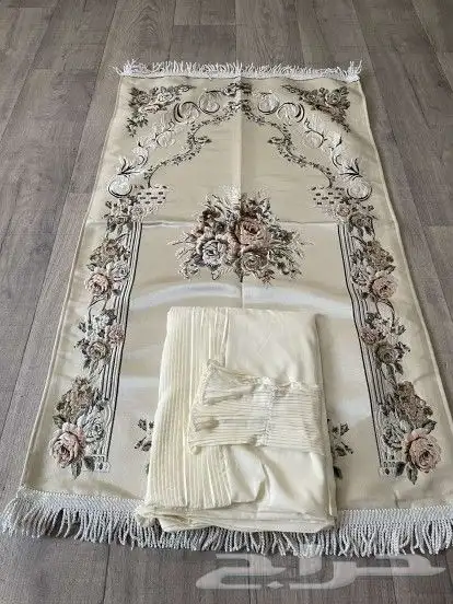 اطقم صلاه مع مصاحف مطرزه بالاسماء 0