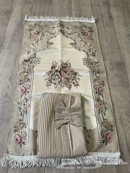 اطقم صلاه مع مصاحف مطرزه بالاسماء 1