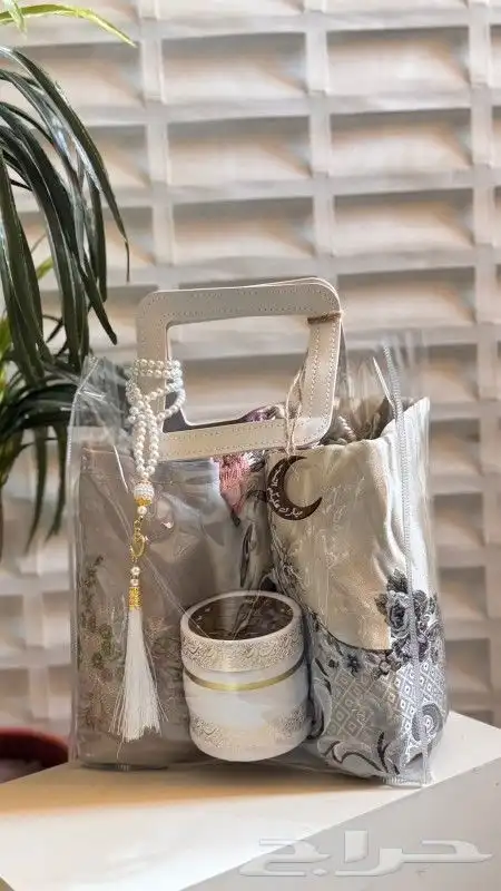 اطقم صلاه مع مصاحف مطرزه بالاسماء 11