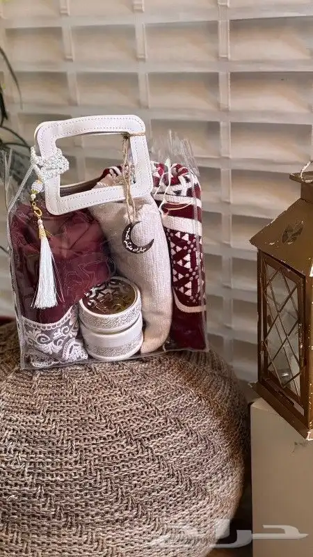 اطقم صلاه مع مصاحف مطرزه بالاسماء 9