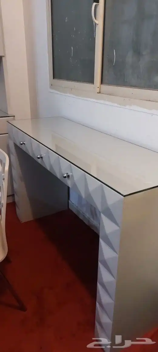 طاولة طعام شبه جديدة 5