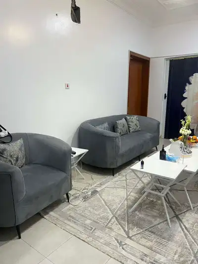 كنب مستخدم قليل للبيع 6