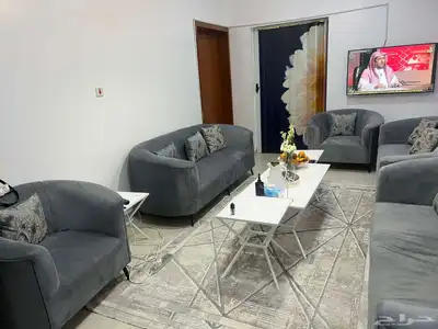 كنب مستخدم قليل للبيع 2