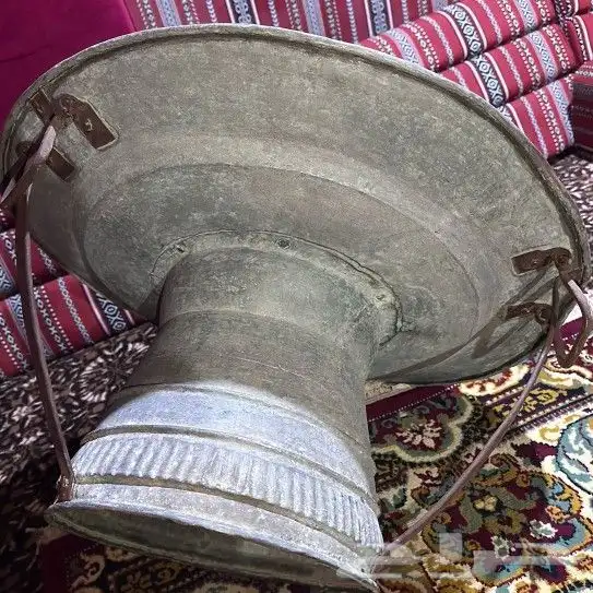 صينية نحاسية تراثية قطرها 75سم طول القاعده 30سم 0