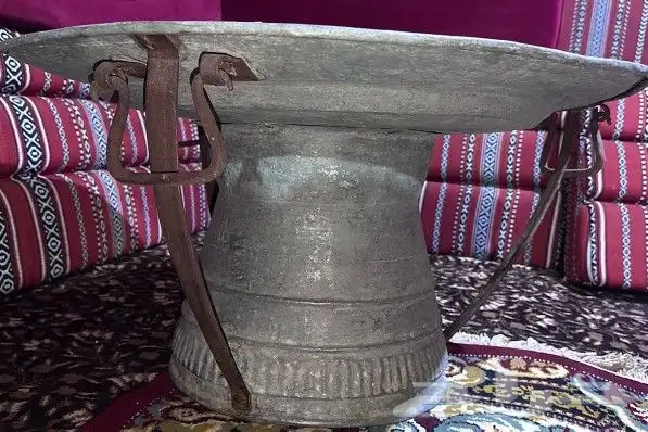 صينية نحاسية تراثية قطرها 75سم طول القاعده 30سم 1