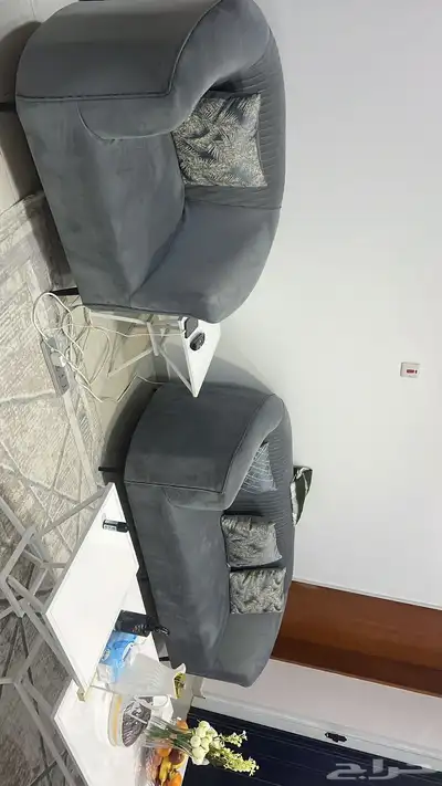 كنب مستخدم قليل للبيع 0