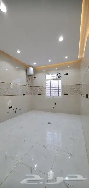 فيلا فاخره للبيع بحي العزيزيه 8