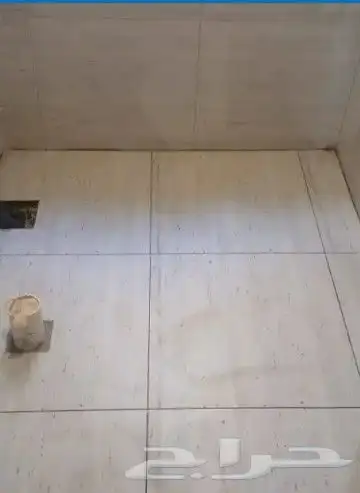 عمال تركيب بلاط 1