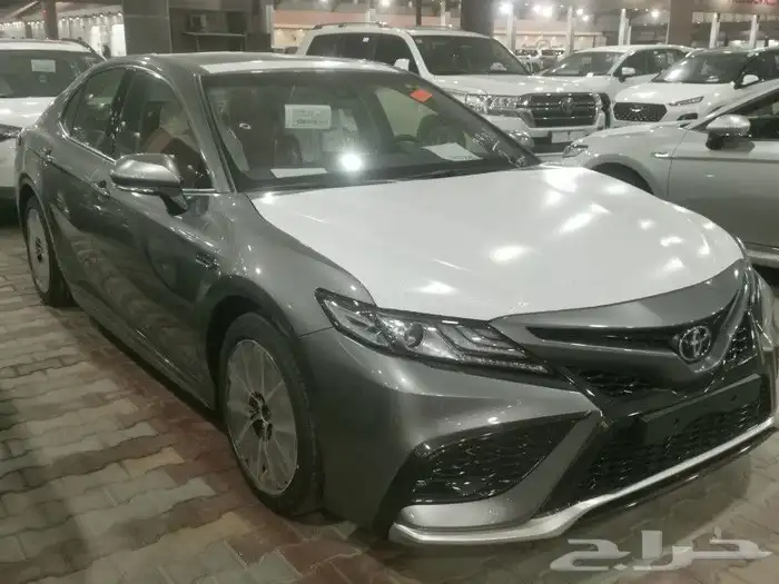كامرى 2024 SE V6 رمادى (تيتانيوم) 1