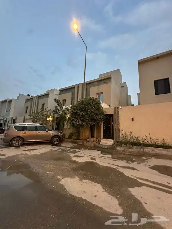 للبيع فيلا دور دور شقة بحي النرجس 1