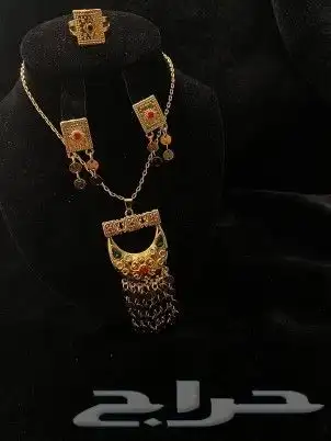 اكسسورات مطلية ذهب وأطقم فضه 0