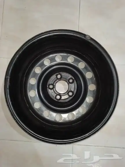 للبيع بطارية سيارة وجنط 17 2