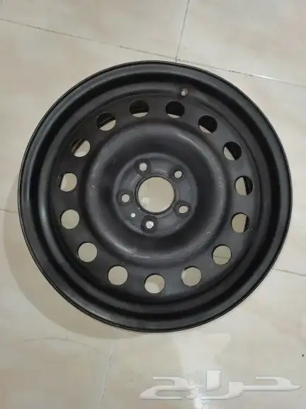 للبيع بطارية سيارة وجنط 17 7