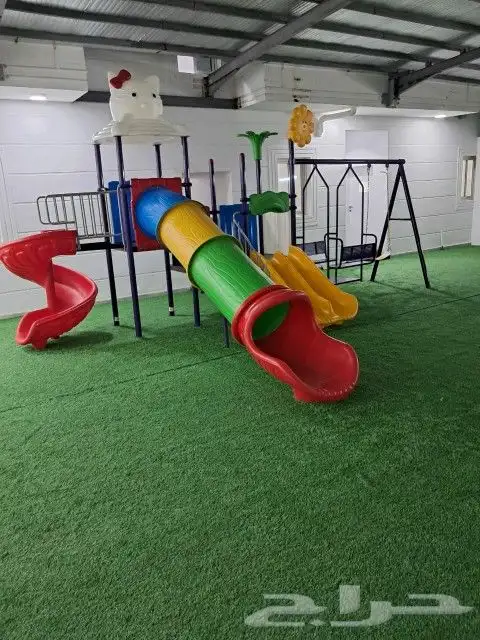 زحليقة مع مرجيحتين وبيت صغير والعاب كبيرة وصغيرة ومجموعات 19
