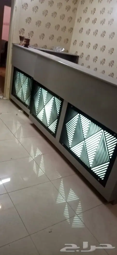 مكتب استقبال نظيف للبيع واغراض مشغل 2