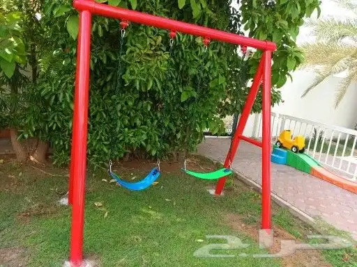 زحليقة مع مرجيحتين وبيت صغير والعاب كبيرة وصغيرة ومجموعات 10