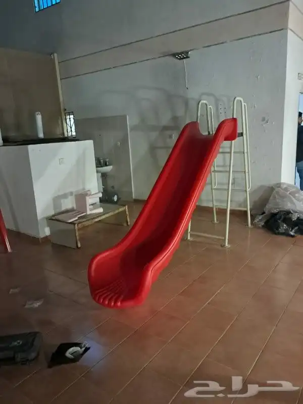 زحليقة مع مرجيحتين وبيت صغير والعاب كبيرة وصغيرة ومجموعات 5