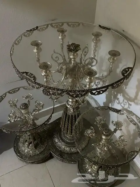 طاولة وشبكة و 1