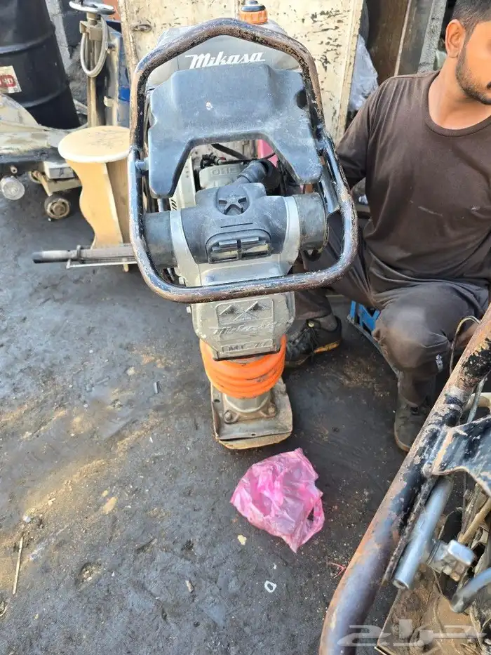 نطاطة جمبر و منشار اسفلت للبيع مستعجل 0