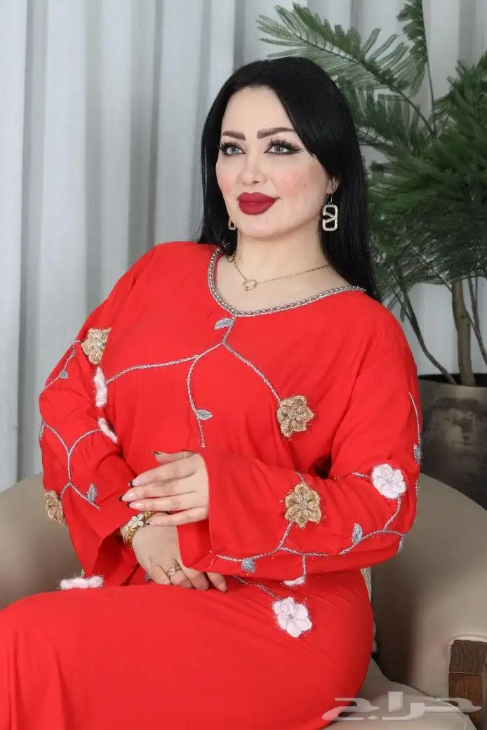 وفرت جميع انواع الفساتين الملكية 34