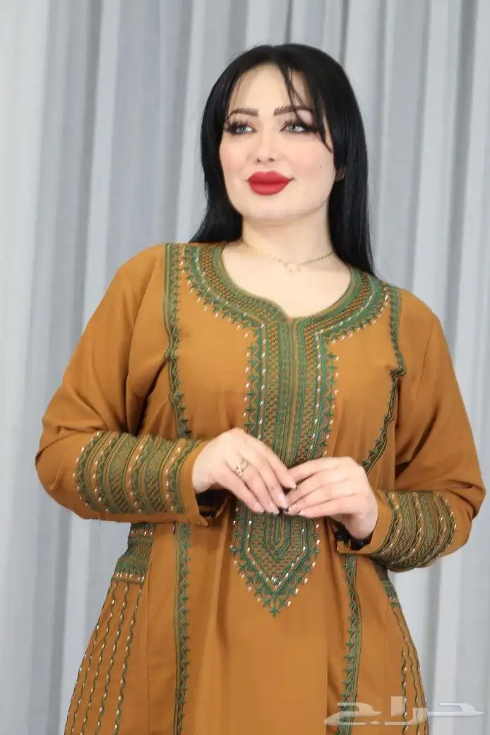 وفرت جميع انواع الفساتين الملكية 43