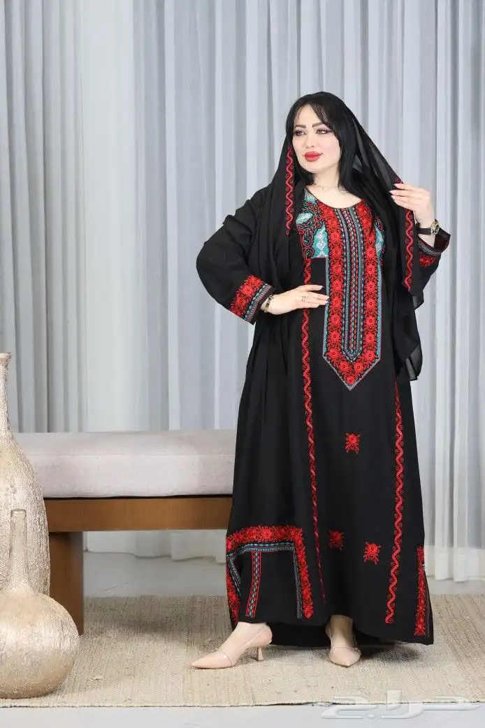 وفرت جميع انواع الفساتين الملكية 40