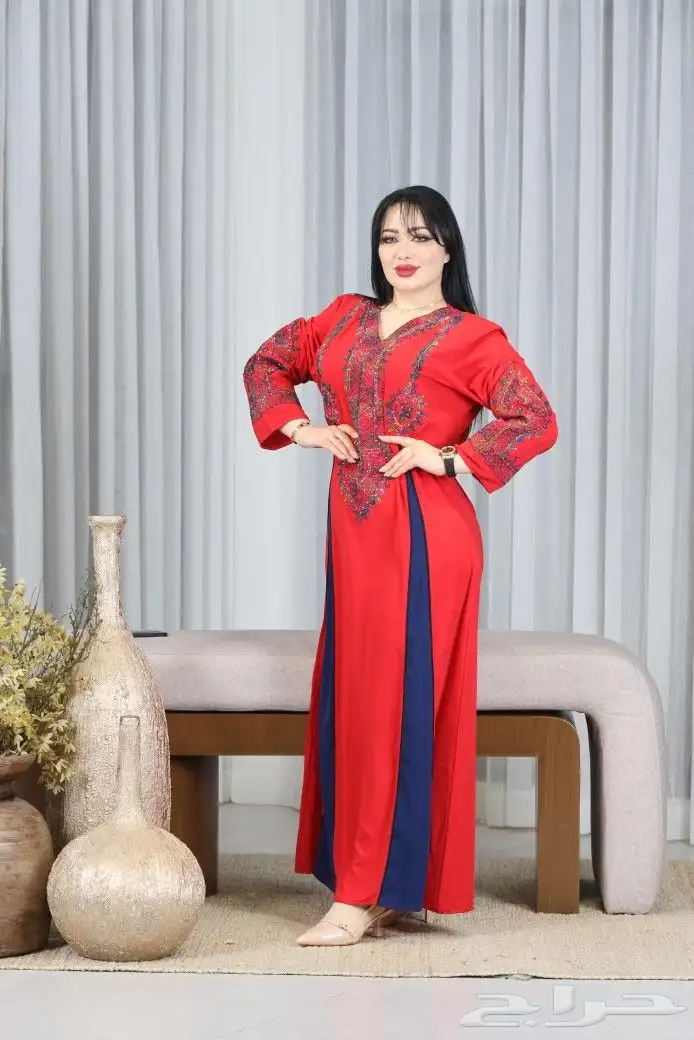 وفرت جميع انواع الفساتين الملكية 32