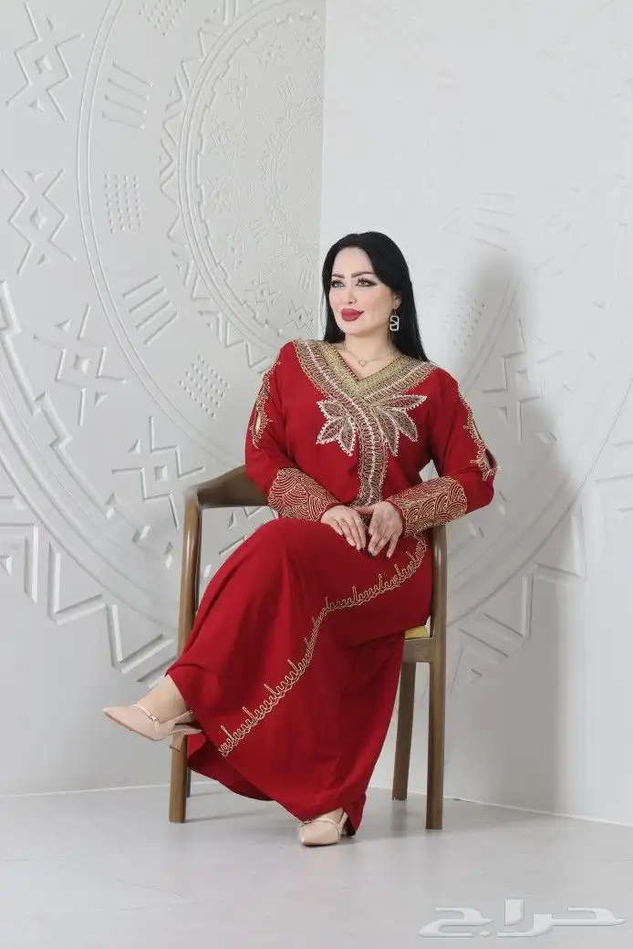 وفرت جميع انواع الفساتين الملكية 39