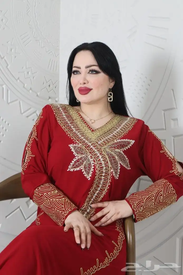 وفرت جميع انواع الفساتين الملكية 38