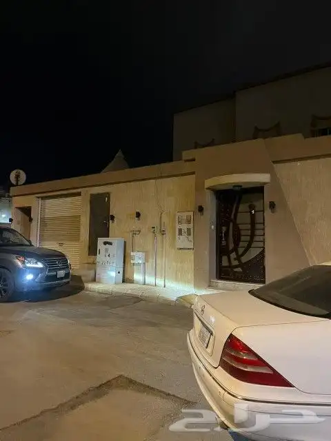 للبيع فلتين بصك واحد بحي الحزم 1