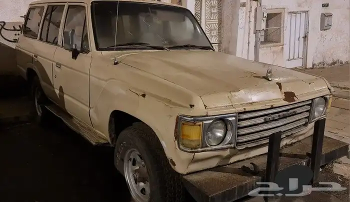 للبيع لاندكروزر جيب موديل 84 3