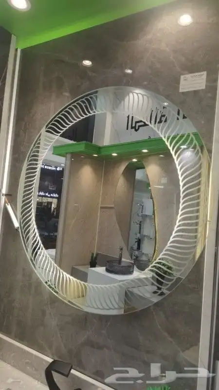 مرايا جميله مع نقوشات عليها 0