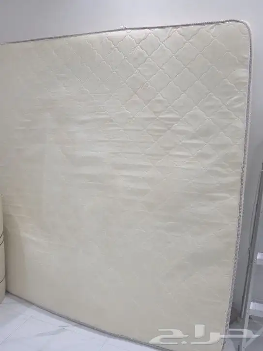 فراش سرير كبير نظيف جدا 0