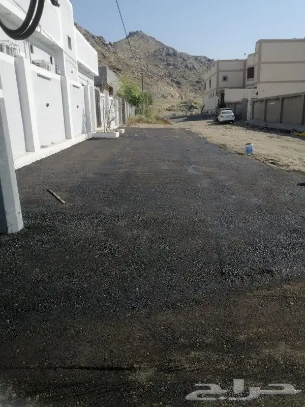 اسفلت مقشور وجديد ودفنيه نظيفه وسباس 8