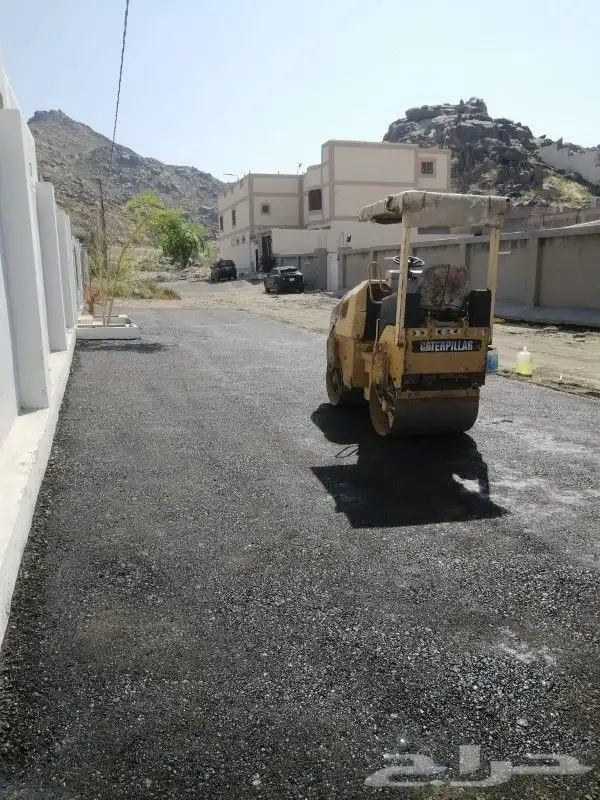 اسفلت مقشور وجديد ودفنيه نظيفه وسباس 7