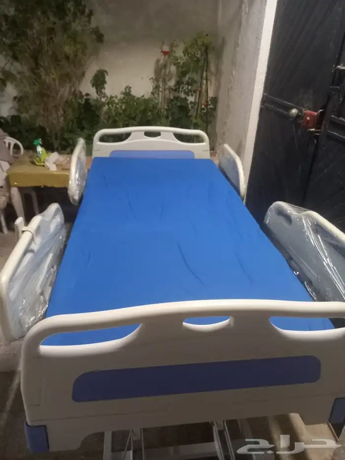 سرير طبي عشر حركات وعرض متر 4