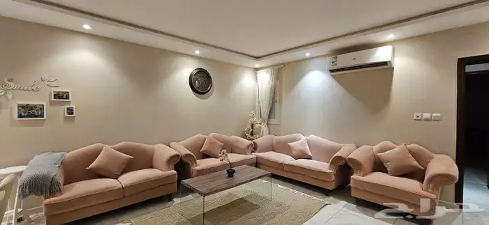 كنب فاخر باللون الوردي 2