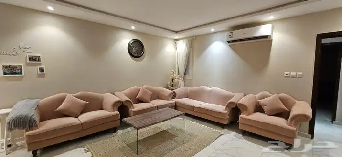 كنب فاخر باللون الوردي 1