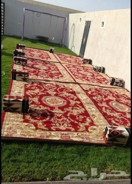 قهوجين وصبابين رجال ونساء كنب وكراسي طاولات ومضلات 17