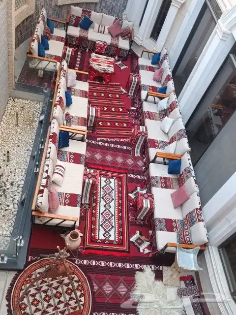 قهوجين وصبابين رجال ونساء كنب وكراسي طاولات ومضلات 19