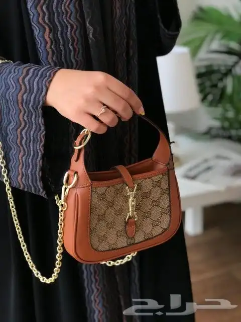 شنط قوتشي ماستر على كريستال ملحقات بوكس وكيس واوراق الماركه 14