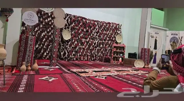 قهوجين وصبابين رجال ونساء كنب وكراسي طاولات ومضلات 3