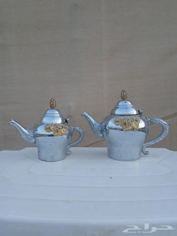 اباريق ستيل مستعمل. نظيف طقم 0