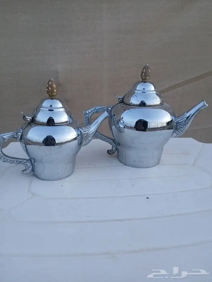 اباريق ستيل مستعمل. نظيف طقم 2