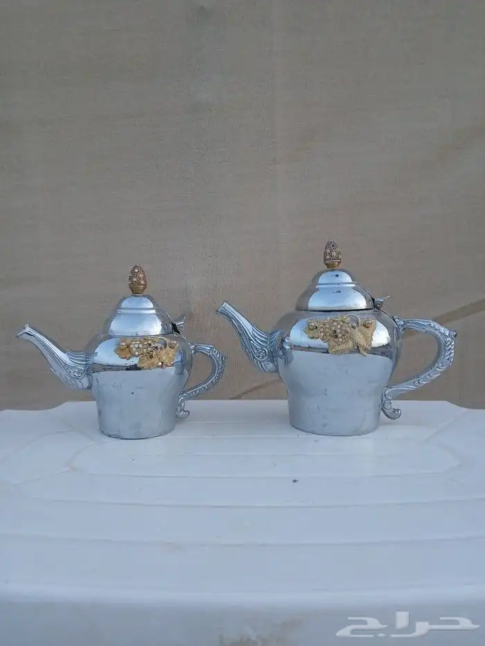 اباريق ستيل مستعمل. نظيف طقم 1