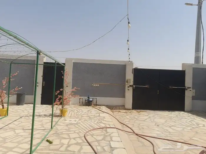 للايجار استراحة بحي الواحة على أرض تجارية 1