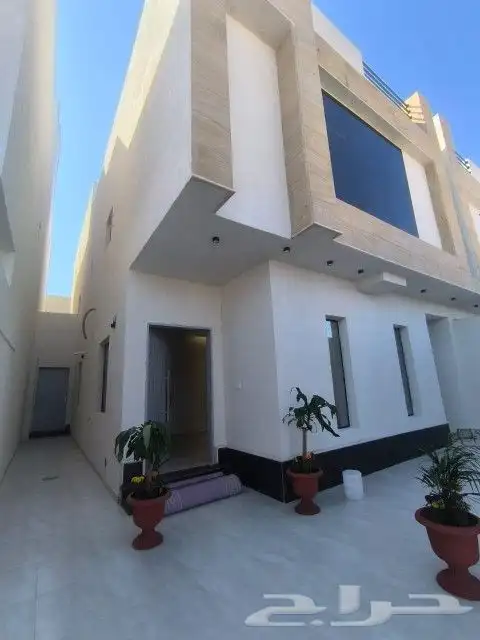 فيلا فاخره للبيع بحي الرحمانيه 1